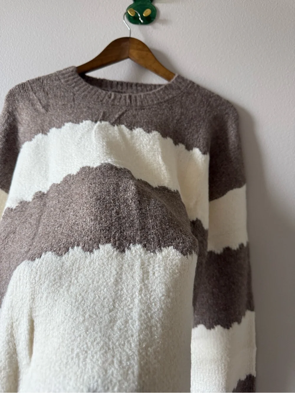 Cozy Chevron Knit Sweater - Cream & Taupe